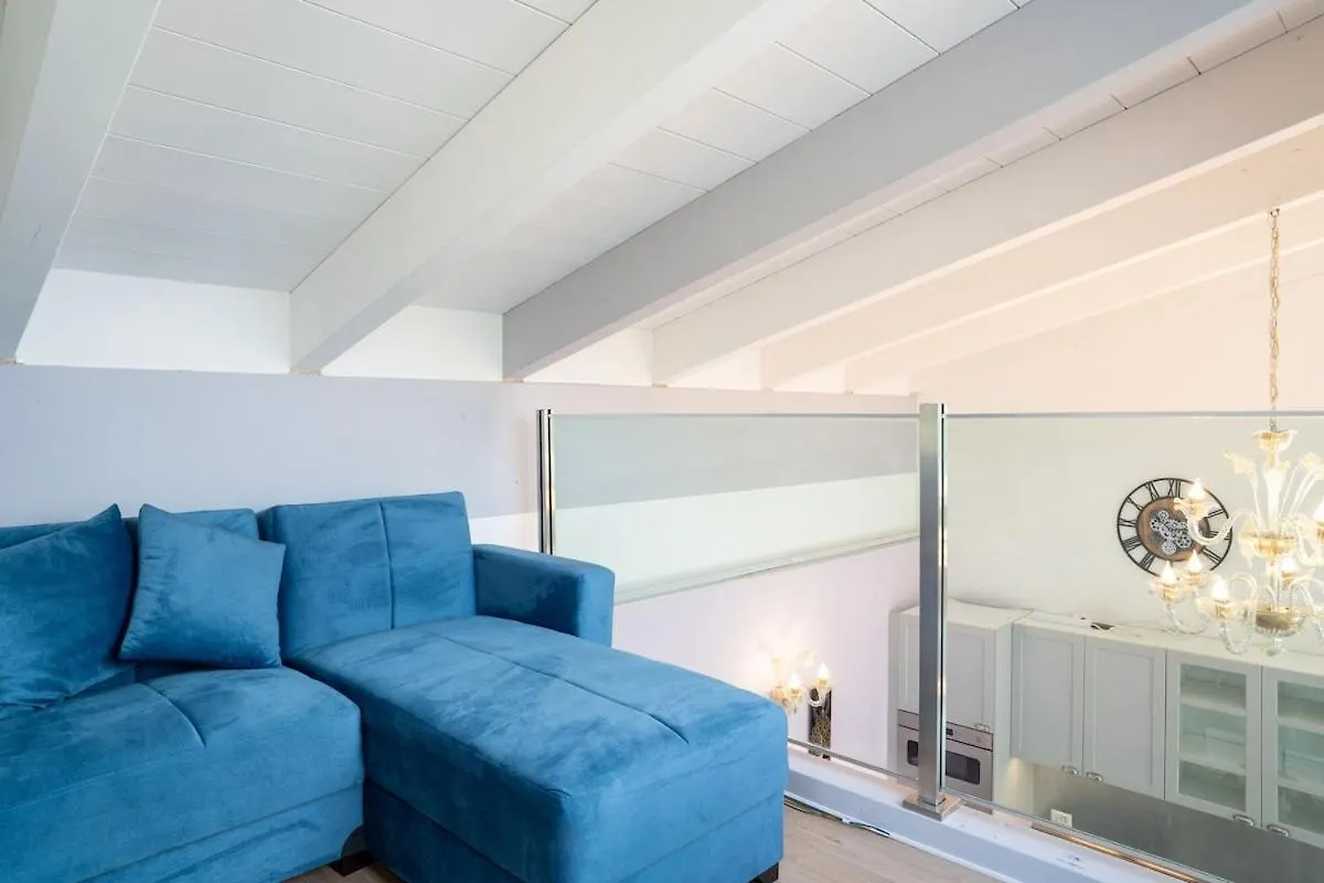 아파트 Gardalake Luxury Penthouse 파뎅게술가르다