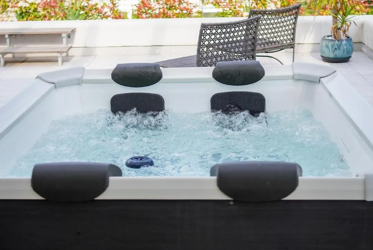 아파트 Gardalake Luxury Penthouse 파뎅게술가르다